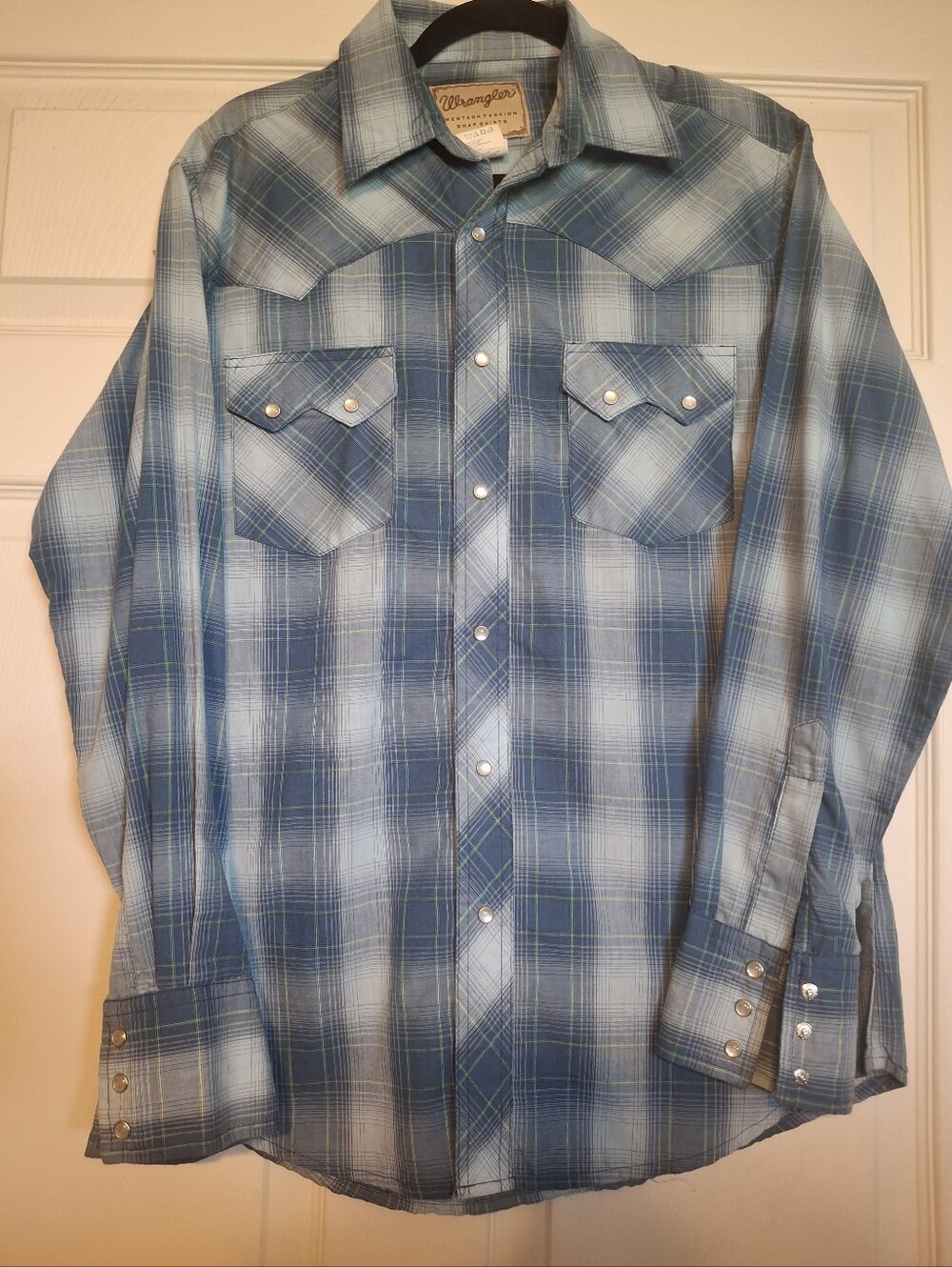 Wrangler Men's Plaid Western Pearl Snap Long Sleeve Shirt